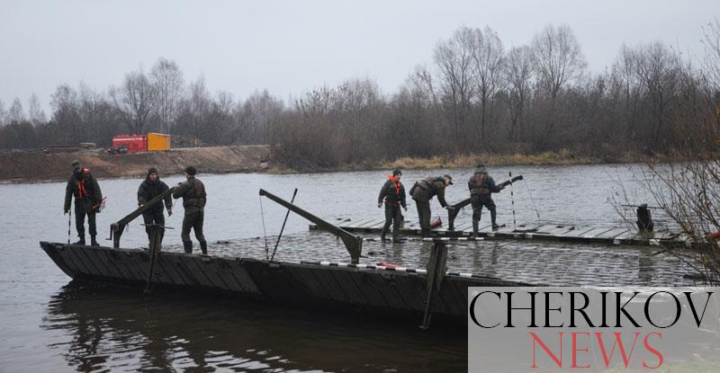 В Черикове понтонно-мостовая бригада разворачивает понтонный мост через Сож