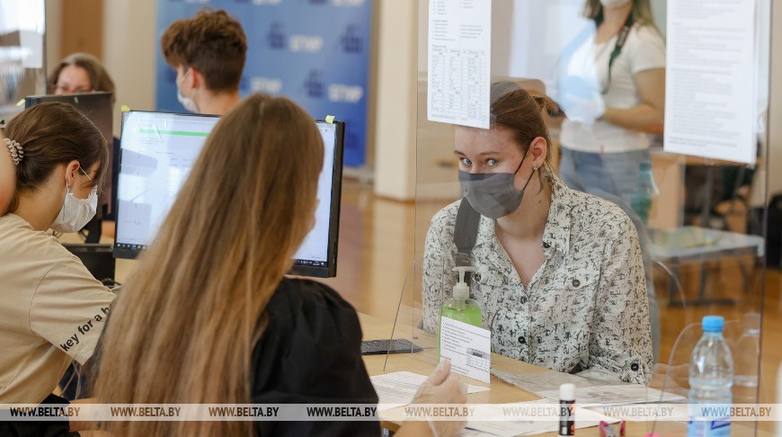 Минобразования рассказало, как изменятся цифры приема на бюджет и платную форму обучения в вузах