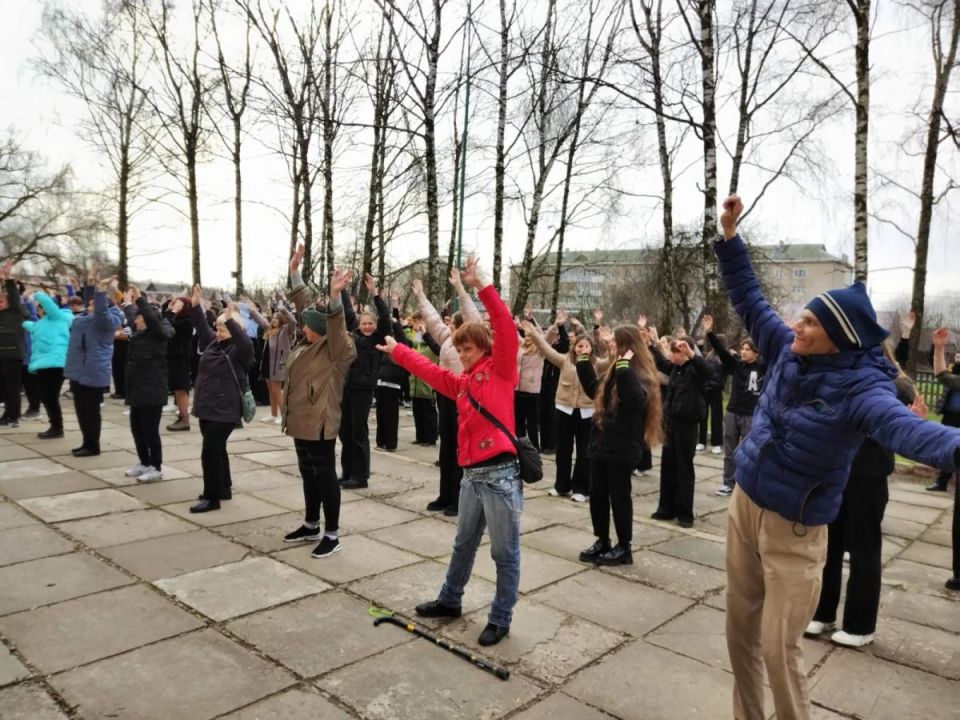 Всемирный день здоровья в Черикове начался с “Большой зарядки”