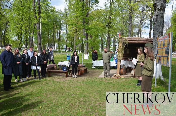 Работающая молодёжь Чериковского района приняла участие в трудовой акции в честь Дня Победы