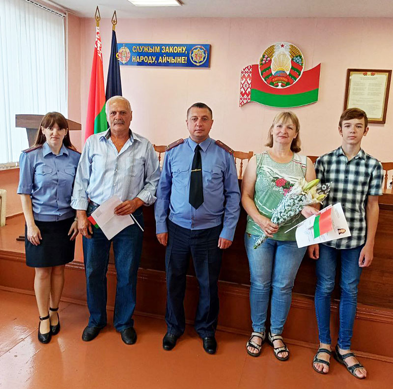 Новые граждане Беларуси: в Чериковском РОВД прошла торжественная церемония принесения присяги гражданина нашей страны