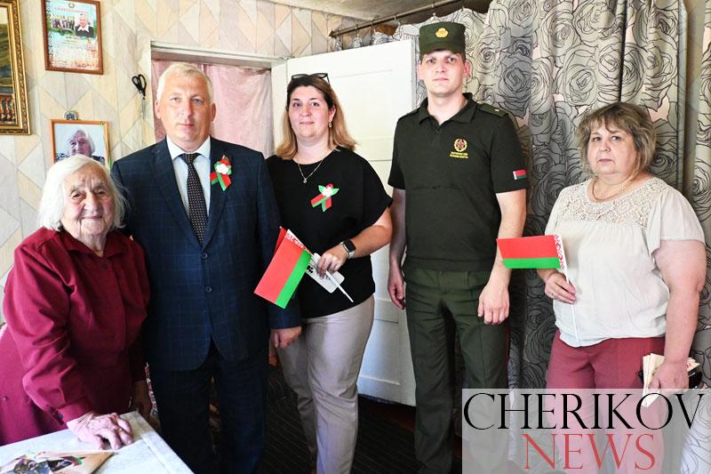 Участникам Великой Отечественной войны из Чериковского района вручили открытки от Президента Республики Беларусь