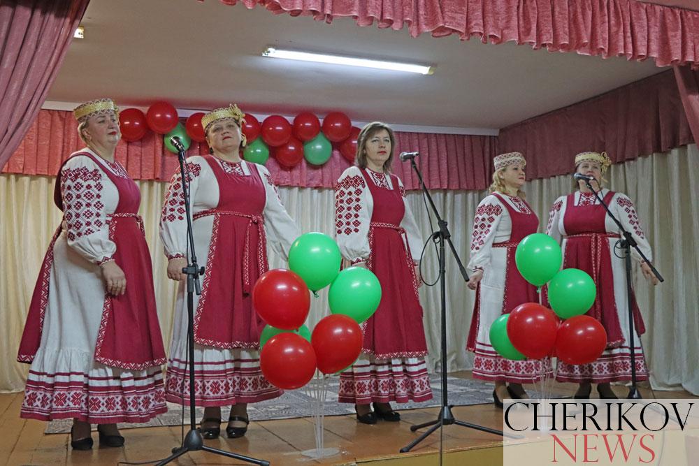 Яркие эмоции в особенный день: на всех участках для голосования прошли концертные программы